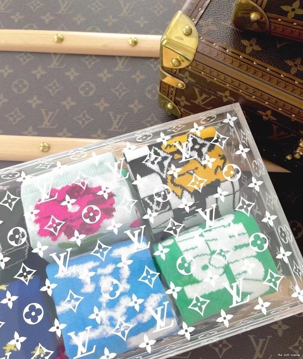 BOX CUSTOM WITH SOCKS LV 0813